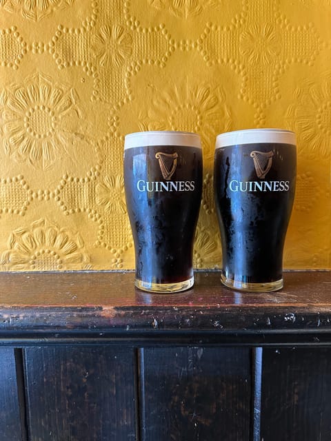 Dublin: Pub Tour. Pour The Perfect Guinness, Whiskey & Music - Whiskey tasting in a local Dublin setting