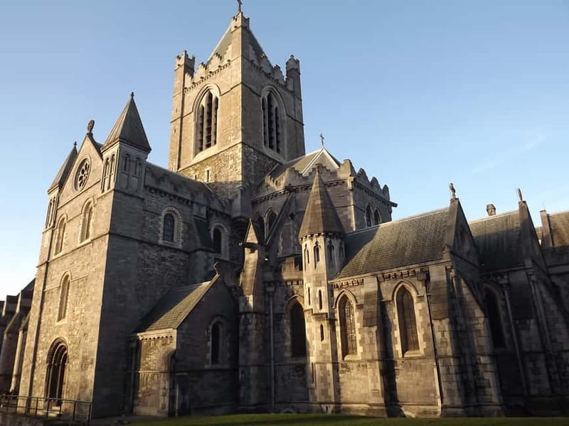 Dublin: Sightseeing Walking Tour in German - Dame Street and Dublin’s medieval quarter
