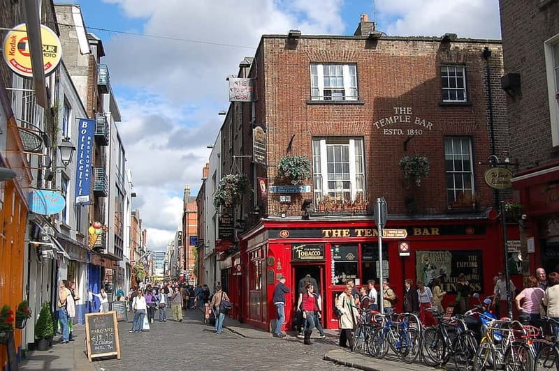 Dublin: Sightseeing Walking Tour in German - St Mary’s Church and Dublin’s unusual conversions