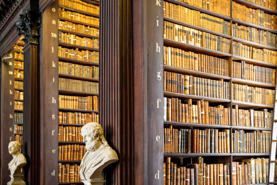 Dublin: Skip-the-line Book of Kells & Old Town Private Tour - Inside Trinity College’s Old Library