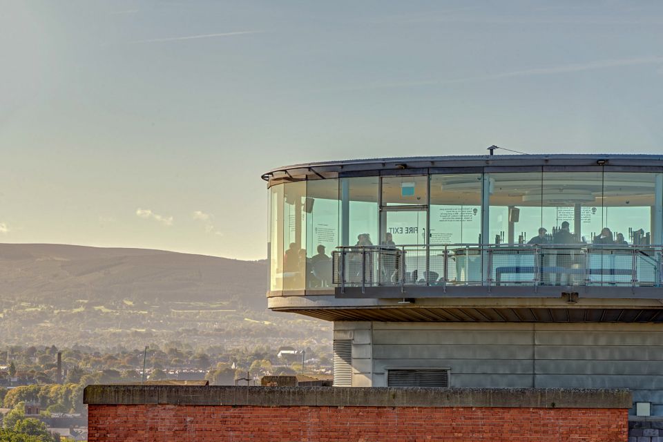 Dublin: Skip-the-Line Guinness and Jameson Whiskey Tour - The walk to the Brazen Head