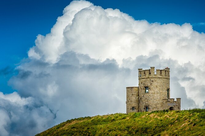 Dublin to Cliffs of Moher, Ennis Town & Bunratty Castle Day Tour - Guides make the long drives worthwhile