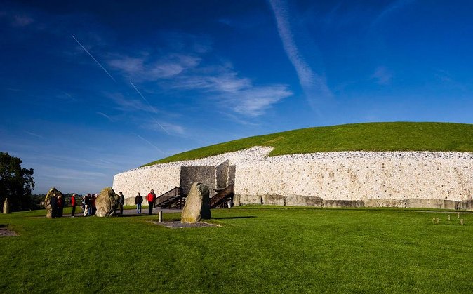 Dublin to Newgrange, Monasterboice Small Group Guided Tours - Meeting at Molly Malone and crossing the Boyne Valley