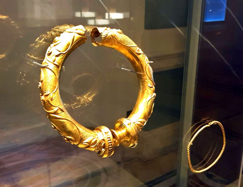 Dublin: Treasures of Ireland Museums Private Tour - National Library: W.B. Yeats and the written word
