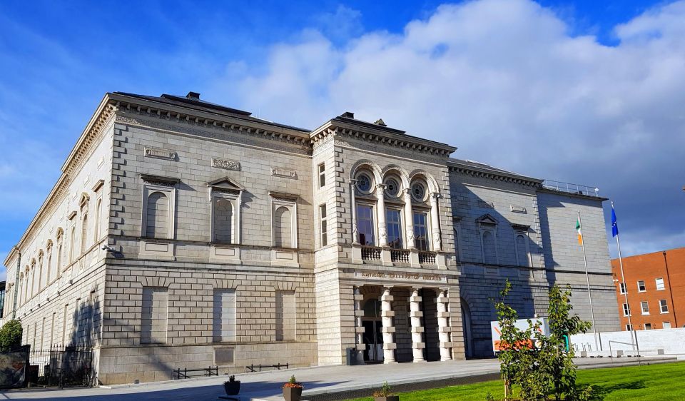 Dublin: Treasures of Ireland Museums Private Tour - The value of a private guide