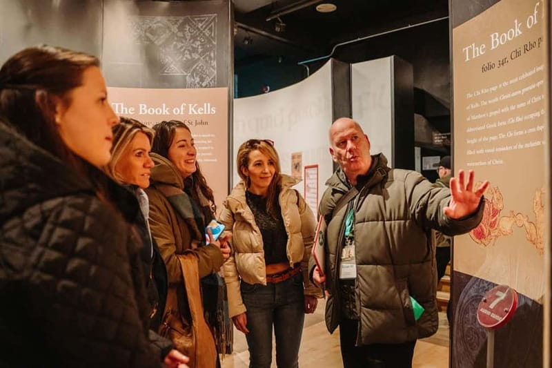 Dublin: Trinity College, Castle, Guinness and Whiskey Tour - Meeting Molly Malone in the city center