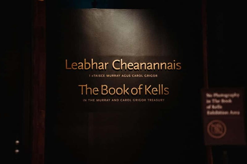 Dublin: Trinity College, Castle, Guinness and Whiskey Tour - Trinity College and the one-page Book of Kells