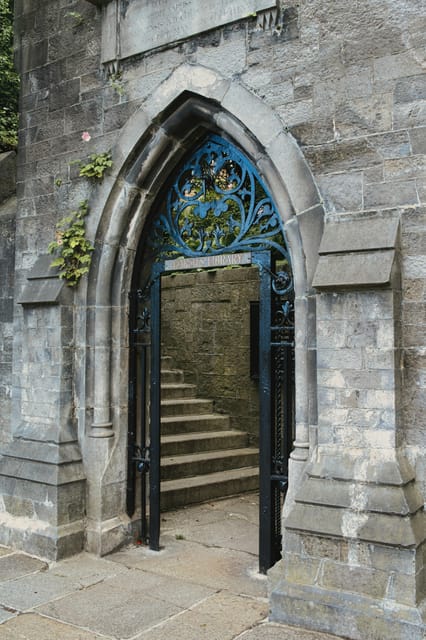 Dublin walking tour: ghosts & haunted places - Beginning beside Wolfe Tone Sculpture