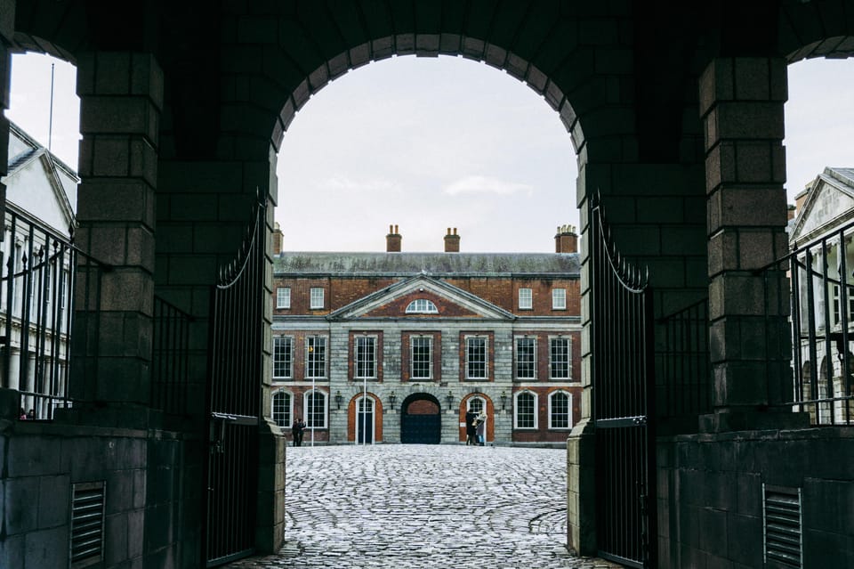 Dublin Walking Tour: Top 10 highlights - Temple Bar beyond the pub signs