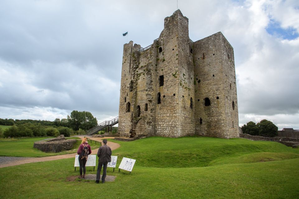 From Dublin: Celtic Boyne Valley and Ancient Sites Tour - The guides are a major part of the value