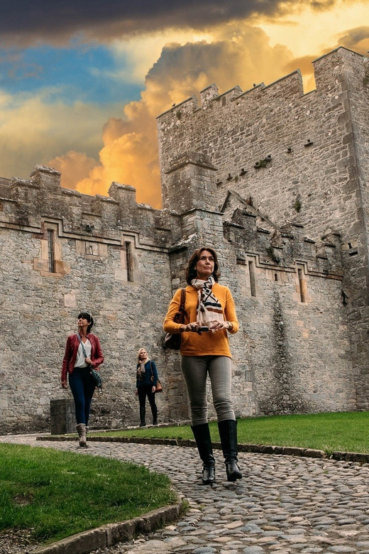 From Dublin:Cork,Cahir Castle,Rock of Cashel Tour in Spanish - What the Spanish-language format adds