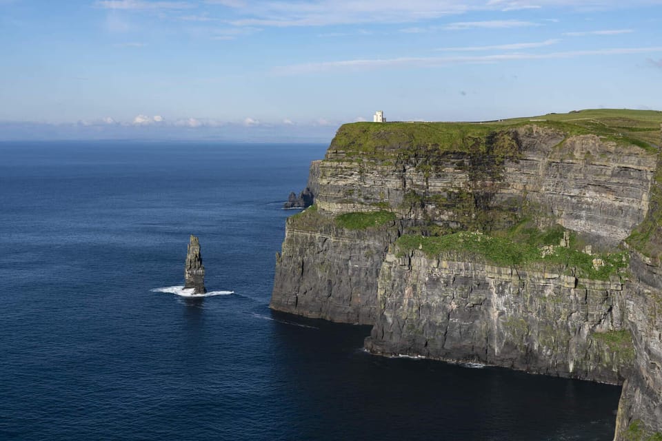 From Dublin: Galway + Cliffs of Moher Boat Cruise in Spanish - Galway first, then the Atlantic cliffs