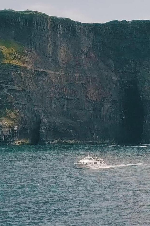 From Dublin: Galway + Cliffs of Moher Boat Cruise in Spanish - The return to Dublin
