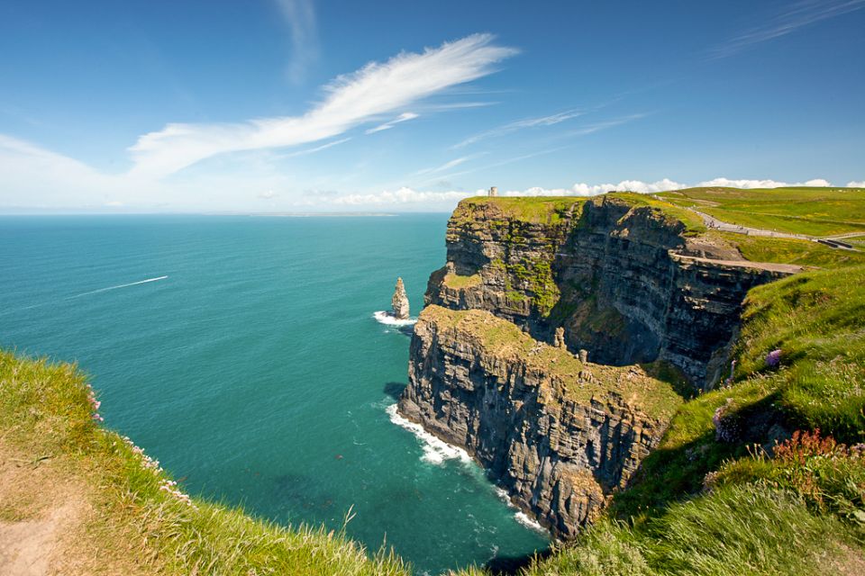 Galway, Cliffs of Moher & Connemara: 2-Day Combo Tour - Doolin and the sound of traditional music