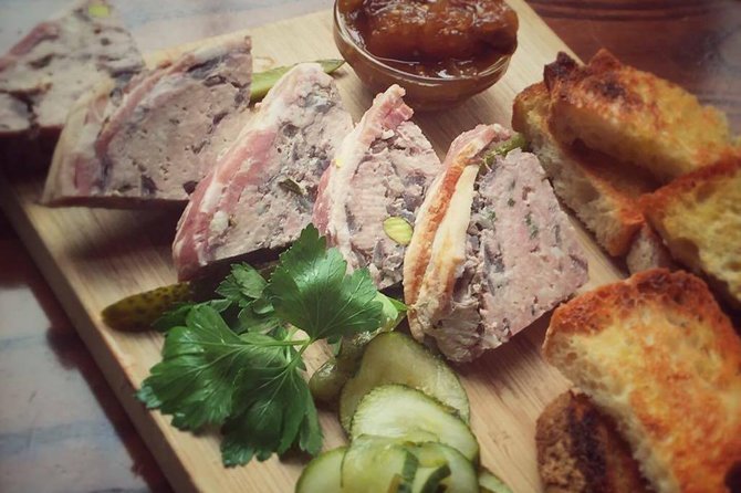 Meet and Eat Dublin: Dublin Food Walking Tour - Dublin on a plate, with a walk between bites