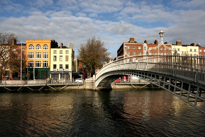 Private Guided Tour of Dublin in French - Trinity College: Dublin’s famous university from the outside
