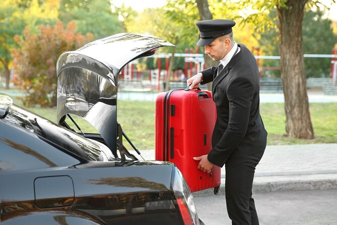Private One-way Airport Transfer Dublin Airport To Dublin - The 30-minute ride into Dublin city center