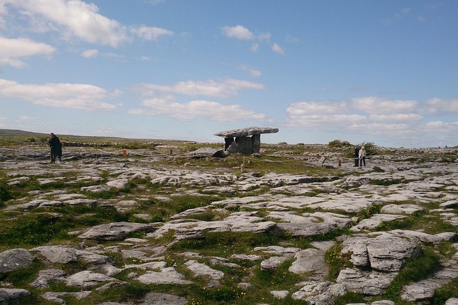 Private tour to the Cliffs of Moher guided in Spanish - The cost, inclusions, and what you still pay
