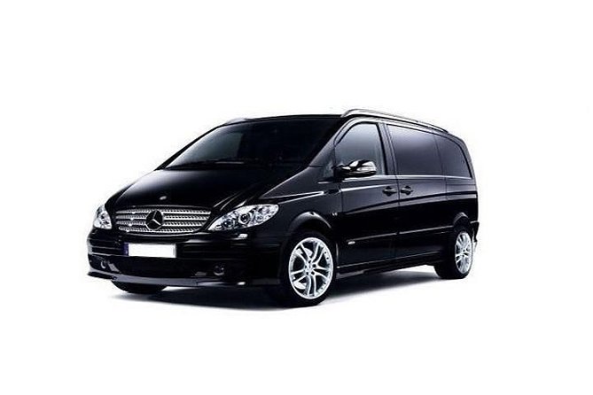 Private Transfer from Dublin city Center to Dublin airport One way Minivan - The 30-minute ride to Dublin Airport