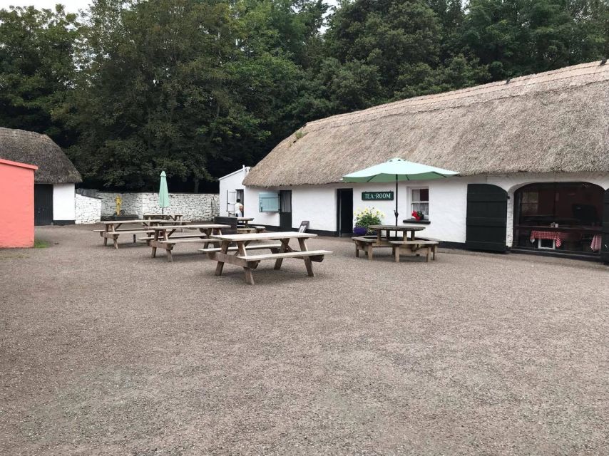 Rail Tour: The Cliffs of Moher & Bunratty Castle Tour - Guides, group rhythm, and coach comfort