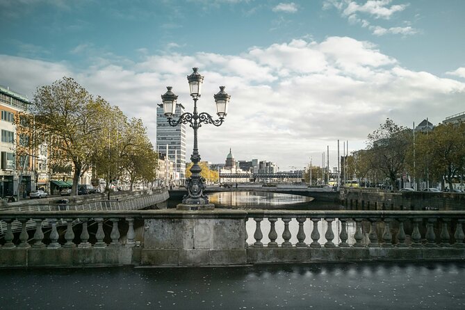 Self-Guided Scavenger Hunt: Dublin Adventure - O’Connell Street, bridges, and green spaces