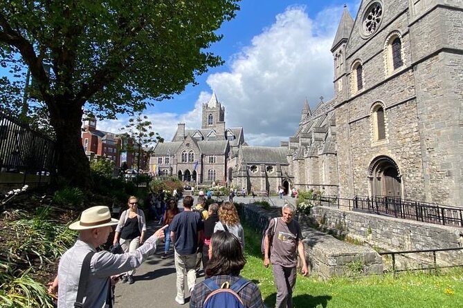 Small Group-Dublin Walking Tours - Temple Bar, Ha’penny Bridge, and the River Liffey