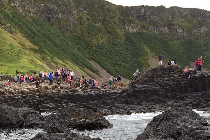 The Giant's Causeway, Dunluce Castel and Belfast - Spanish guide - Belfast through Falls Road murals and city landmarks