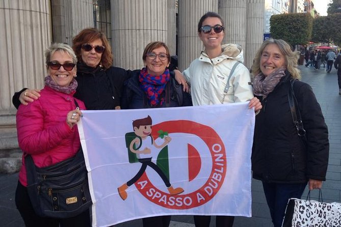 Tour a piedi di Dublino in Italiano - Crossing the Ha’penny Bridge