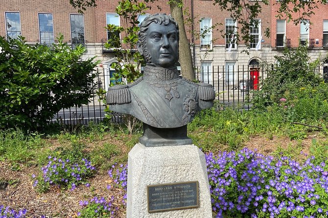 Turtle Bunbury's Dublin: A Self-Guided Audio Tour from a Celebrated Author - Merrion Square and the Oscar Wilde connection