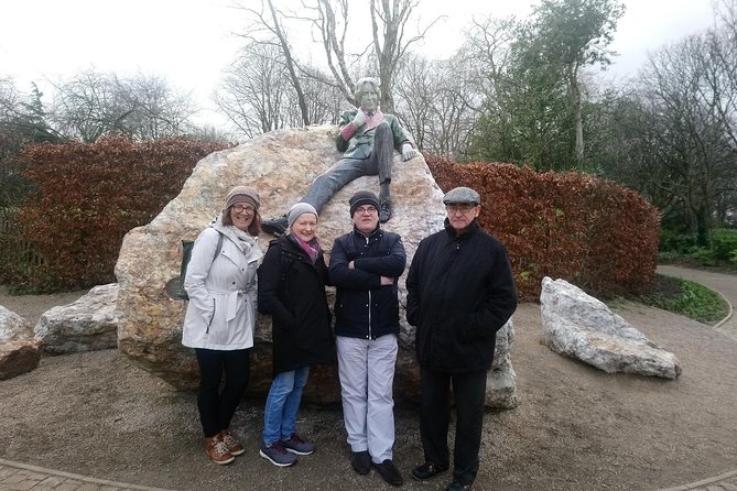 Walking tour in Merrion Square Park with a pint of Guinness Dublin Rogues Tour - Practical details before you book