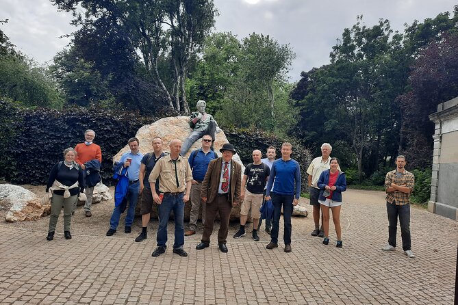 Walking tour in Merrion Square Park with a pint of Guinness Dublin Rogues Tour - What the 75-minute route feels like
